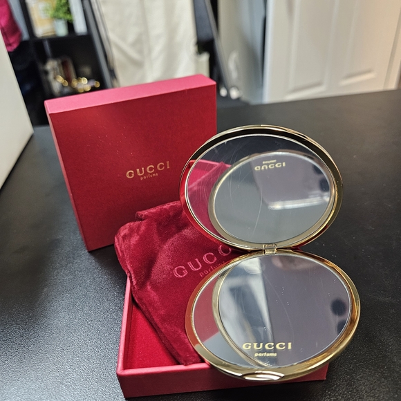 Gucci Gold Compact Mirror - Picture 2 of 4